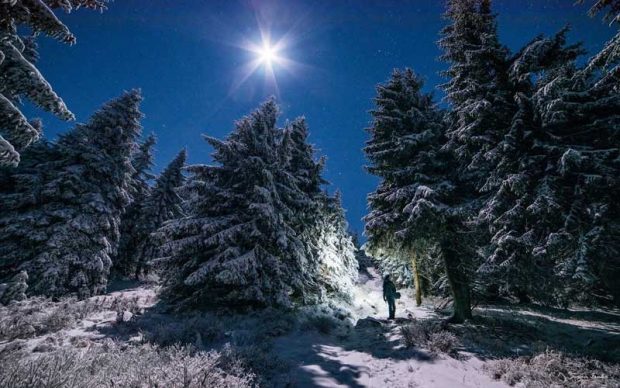 قرارهای عاشقانه یک زوج ماجراجو بر فراز کوهها برفی + عکس 18 قرارهای عاشقانه یک زوج ماجراجو بر فراز کوه ها برفی