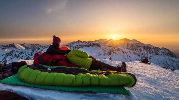 قرارهای عاشقانه یک زوج ماجراجو بر فراز کوهها برفی + عکس 8 قرارهای عاشقانه یک زوج ماجراجو بر فراز کوه ها برفی