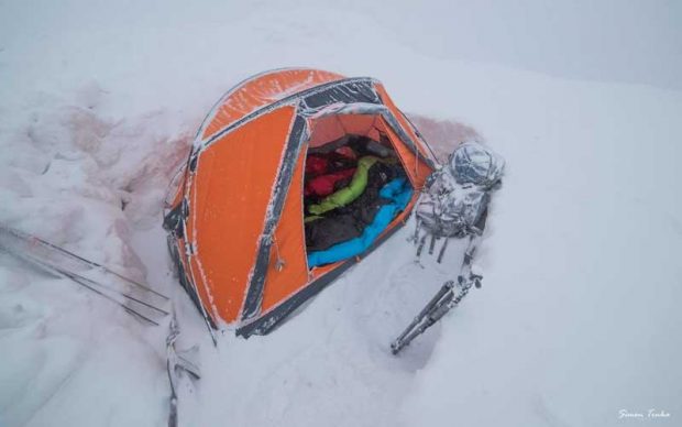 قرارهای عاشقانه یک زوج ماجراجو بر فراز کوهها برفی + عکس 13 قرارهای عاشقانه یک زوج ماجراجو بر فراز کوه ها برفی