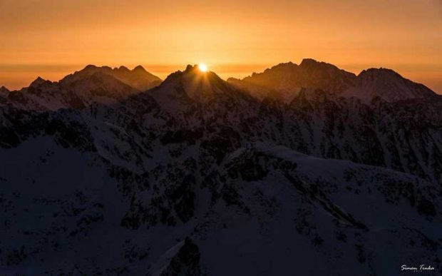 قرارهای عاشقانه یک زوج ماجراجو بر فراز کوهها برفی + عکس 15 قرارهای عاشقانه یک زوج ماجراجو بر فراز کوه ها برفی