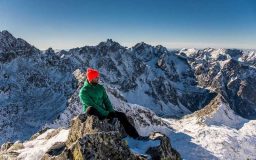 قرارهای عاشقانه یک زوج ماجراجو بر فراز کوه ها برفی