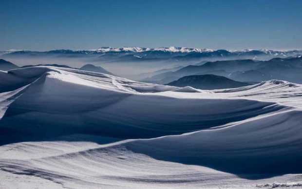 قرارهای عاشقانه یک زوج ماجراجو بر فراز کوهها برفی + عکس 23 قرارهای عاشقانه یک زوج ماجراجو بر فراز کوه ها برفی