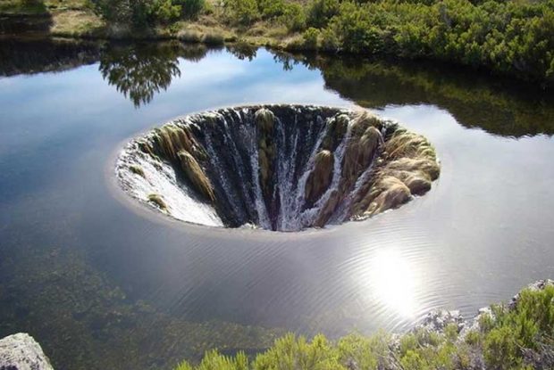 گردابی دستساز و خلاقانه برای سرریز آب یک سد در پرتغال + ویدیو 6 گردابی دستساز و خلاقانه برای سرریز آب یک سد در پرتغال