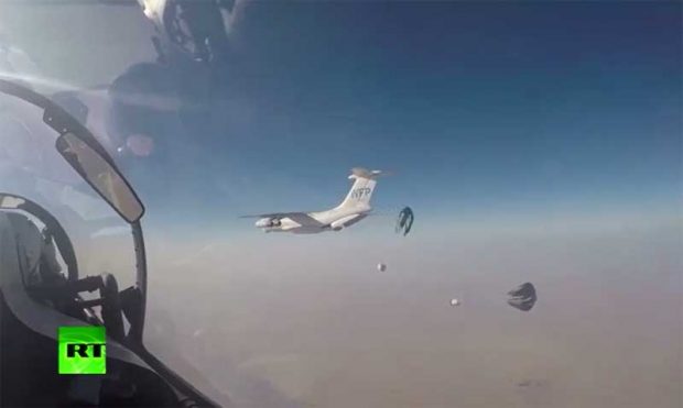 لحظه ارسال کمک‌های بشر دوستانه به آوارگان سوری