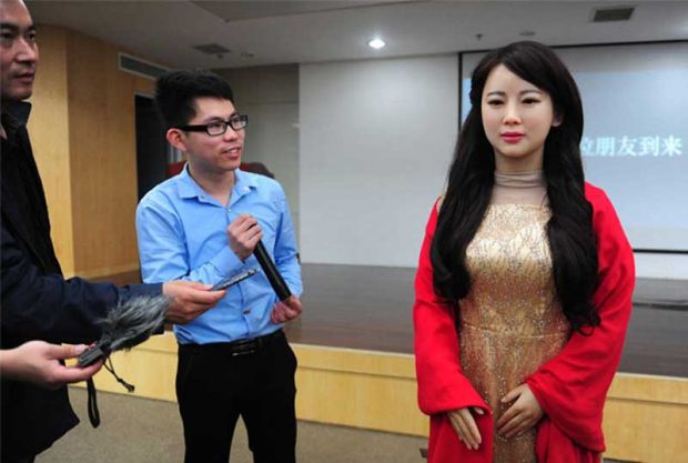 شبیه‌ترین ربات انسان نمای جهان