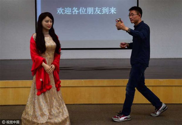 شبیه‌ترین ربات انسان نمای جهان