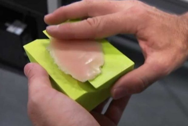 تولید پروتز لاله گوش با فناوری چاپ سه بعدی