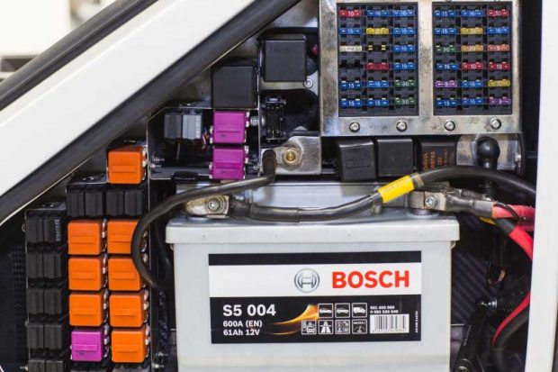 سایه شُوم لپ تاپ‌های 20 ساله بر سر سوپراسپرت F1 مک‌لارن