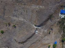 کشف دندان و جمجمه آدم کوتوله در جزیره فلورس اندونزی + عکس 4 Fossils Show Little Hobbits 5