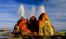 فواره طبیعی یا آب‌فشان فلای Fly Geyser