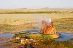 فواره طبیعی یا آب‌فشان فلای Fly Geyser