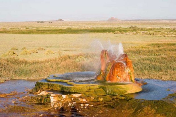 فواره طبیعی فلای پدیده خارق العاده ساخته دست بشر ! 5 فواره طبیعی یا آبفشان فلای Fly Geyser