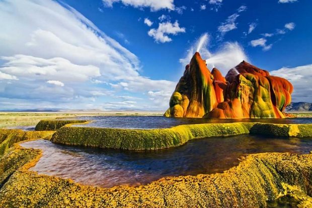 فواره طبیعی فلای پدیده خارق العاده ساخته دست بشر ! 10 فواره طبیعی یا آبفشان فلای Fly Geyser