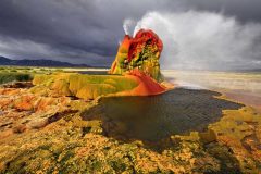 فواره طبیعی یا آب‌فشان فلای Fly Geyser