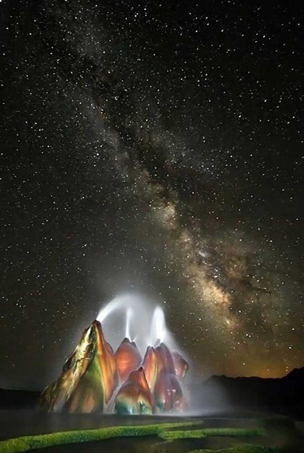 فواره طبیعی فلای پدیده خارق العاده ساخته دست بشر ! 24 فواره طبیعی یا آبفشان فلای Fly Geyser