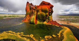 فواره طبیعی یا آب‌فشان فلای Fly Geyser