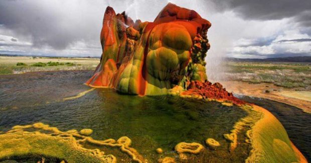 فواره طبیعی فلای پدیده خارق العاده ساخته دست بشر ! 19 فواره طبیعی یا آبفشان فلای Fly Geyser