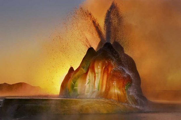 فواره طبیعی فلای پدیده خارق العاده ساخته دست بشر ! 22 فواره طبیعی یا آبفشان فلای Fly Geyser