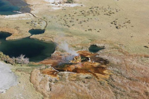 فواره طبیعی فلای پدیده خارق العاده ساخته دست بشر ! 2 فواره طبیعی یا آبفشان فلای Fly Geyser