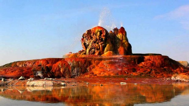 فواره طبیعی فلای پدیده خارق العاده ساخته دست بشر ! 18 فواره طبیعی یا آبفشان فلای Fly Geyser