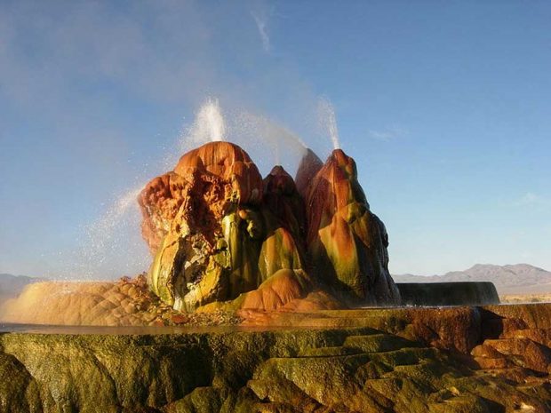 فواره طبیعی فلای پدیده خارق العاده ساخته دست بشر ! 17 فواره طبیعی یا آبفشان فلای Fly Geyser