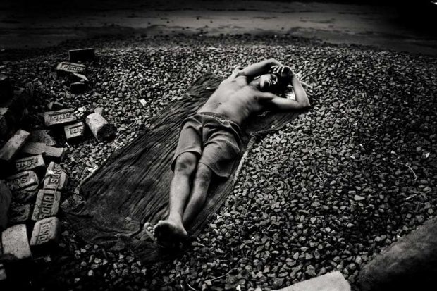 شب های کلکته از دریچه دوربین عکاس اسپانیایی ! 10 شب های کلکته