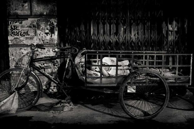 شب های کلکته از دریچه دوربین عکاس اسپانیایی ! 8 شب های کلکته