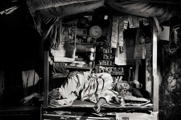 شب های کلکته از دریچه دوربین عکاس اسپانیایی ! 4 شب های کلکته