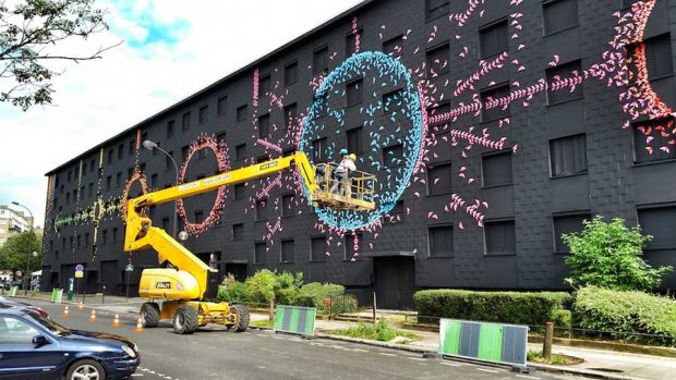 پروژه چرخه قمری با هنر اوریگامی روی ساختمان