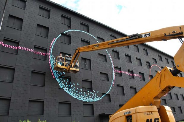 پروژه چرخه قمری با هنر اوریگامی روی ساختمان