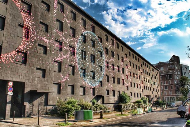 پروژه چرخه قمری با هنر اوریگامی روی ساختمان