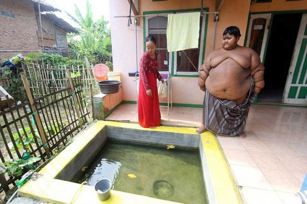 ملاقات با چاق ترین پسر بچه جهان در اندونزی + عکس 7 چاق ترین پسر بچه جهان