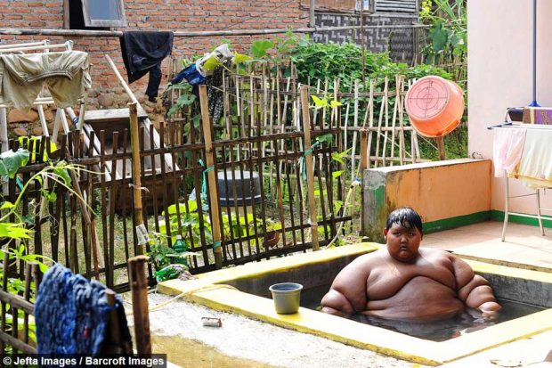 ملاقات با چاق ترین پسر بچه جهان در اندونزی + عکس 8 چاق ترین پسر بچه جهان