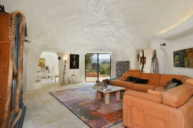 خانه عصر حجری Flintstones House با قیمتی نجومی ؟! 2 خانه عصر حجری Flintstones House