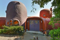 خانه عصر حجری Flintstones House