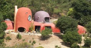 خانه عصر حجری Flintstones House