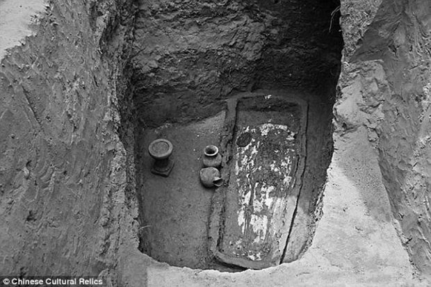 کشف قبری ۱۵۰۰ ساله با ۵ هزار قطعه جواهرات در چین ! 2 کشف قبری 1500 ساله با 5 هزار قطعه جواهرات در چین