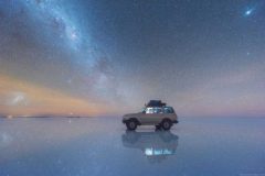 آسمان شب در دریاچه نمک بولیوی