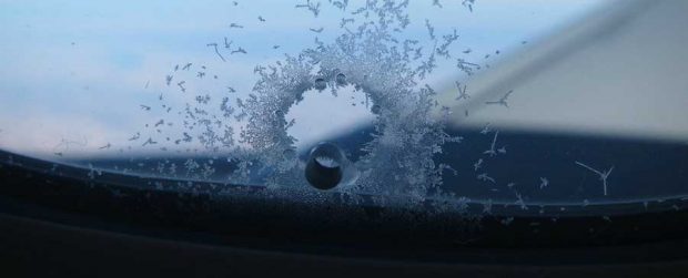 سوراخ شیشه هواپیما چه کارایی دارد ؟ 6 سوراخ شیشه هواپیما