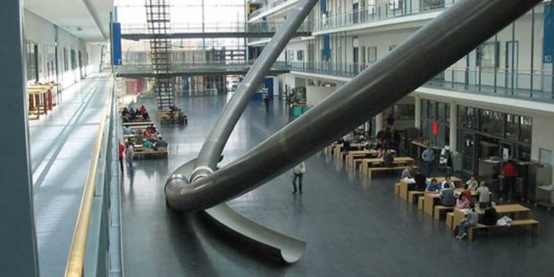 دلایل نصب سرسره در دانشگاه فنی مونیخ آلمان چیست ؟! 11 سرسره دانشگاه فنی مونیخ آلمان