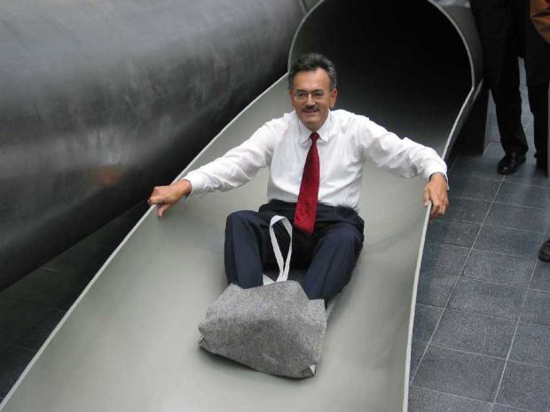 دلایل نصب سرسره در دانشگاه فنی مونیخ آلمان چیست ؟! 14 سرسره دانشگاه فنی مونیخ آلمان