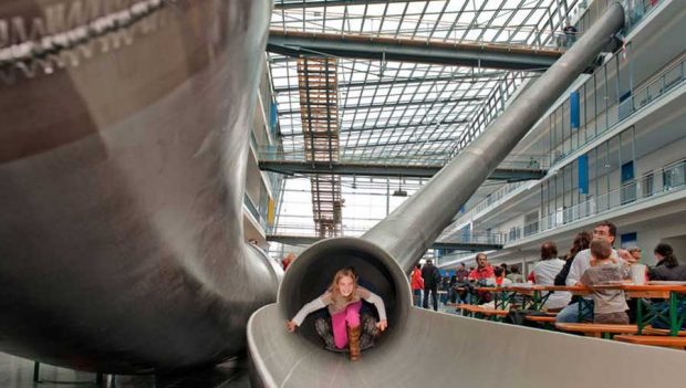 دلایل نصب سرسره در دانشگاه فنی مونیخ آلمان چیست ؟! 13 سرسره دانشگاه فنی مونیخ آلمان