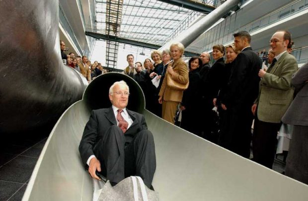 دلایل نصب سرسره در دانشگاه فنی مونیخ آلمان چیست ؟! 15 سرسره دانشگاه فنی مونیخ آلمان