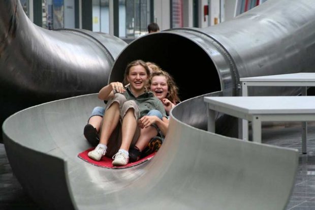 دلایل نصب سرسره در دانشگاه فنی مونیخ آلمان چیست ؟! 16 سرسره دانشگاه فنی مونیخ آلمان