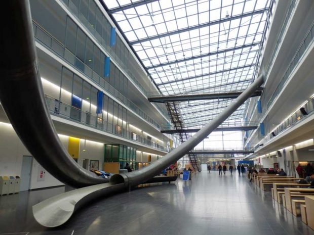 دلایل نصب سرسره در دانشگاه فنی مونیخ آلمان چیست ؟! 10 Slides University of Munich 9