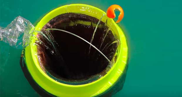 جمع آوری زباله در اقیانوس با سطل شناور