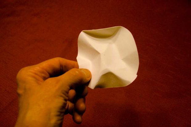 آموزش ساخت آباژور سقفی زیبا و دیدنی با کاغذ بریستول 7 آموزش ساخت آباژور سقفی با کاغذ بریستول