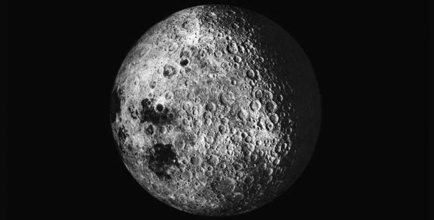 چاله های سطح ماه