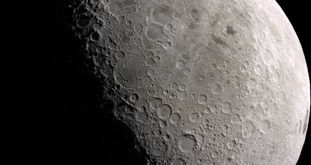 چاله های سطح ماه