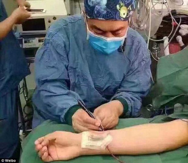 جراحی پلاستیک عجیب برای پرورش گوش روی ساعد